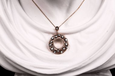 Elmas Mücevherler ve Moda Mücevherleri