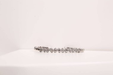 Elmas Mücevherler ve Moda Mücevherleri