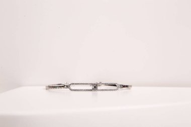 Elmas Mücevherler ve Moda Mücevherleri