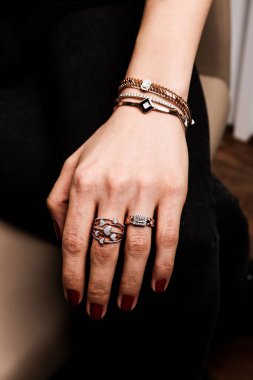 Elmas Mücevherler ve Moda Mücevherleri