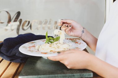 Lezzetli soslu lezzetli klasik İtalyan makarnası..