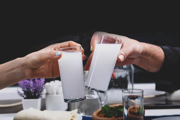 Turkiska Och Grekiska Traditionella Matsal Bord Med Speciell Alkohol Dryck — Stockfoto