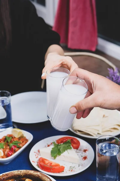 Mesa Jantar Tradicional Turca Grega Com Bebida Alcoólica Especial Raki — Fotografia de Stock