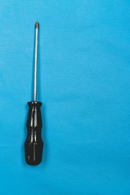 Plastik saplı tornavida.