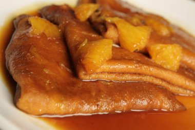 Yerel şeflerin pişirdiği ilginç yemekler.