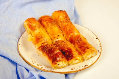 Peynir dolgulu lezzetli hamur işi