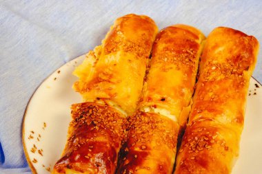 Peynir dolgulu lezzetli hamur işi