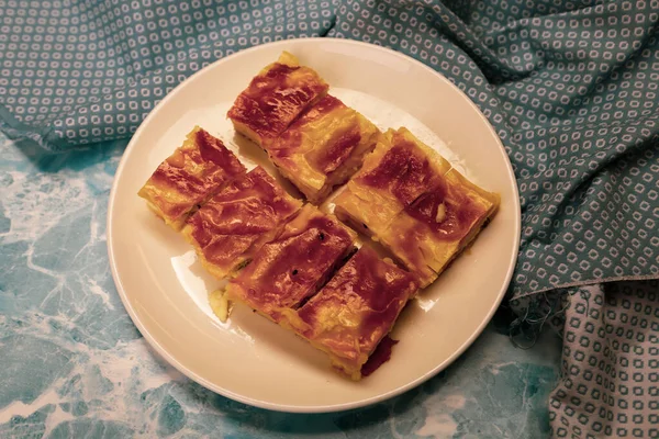 Leckeres Gebäck Mit Feta Käse Füllung — Stockfoto