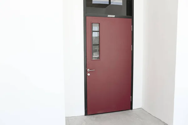 Мінімалістичні Двері Вхідні Двері Дерев Яні Двері Великі Дерев Яні — стокове фото
