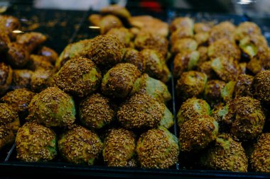 Masada lezzetli bir pasta var.