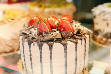 Masada lezzetli bir pasta var.