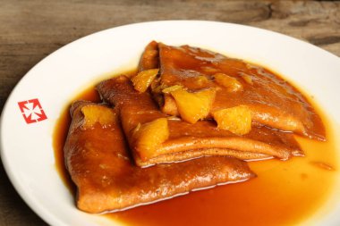 Yerel şeflerin pişirdiği ilginç yemekler.