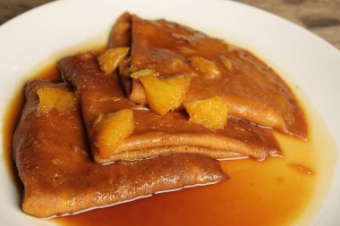 Yerel şeflerin pişirdiği ilginç yemekler.