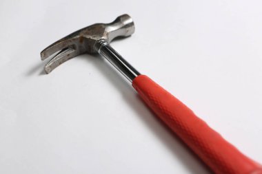 Eski model çekiç, marangozlar için bir zanaat aracı.