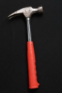 Eski model çekiç, marangozlar için bir zanaat aracı.