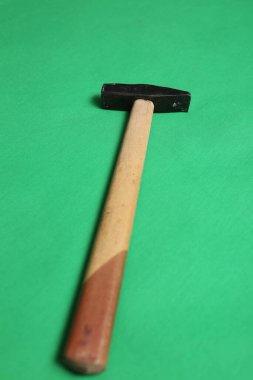 Eski model çekiç, marangozlar için bir zanaat aracı.