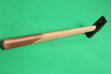 Eski model çekiç, marangozlar için bir zanaat aracı.