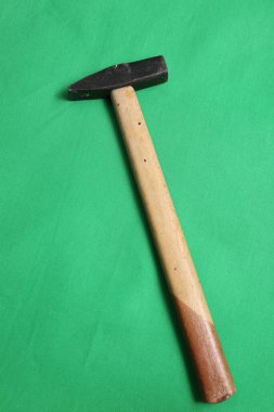 Eski model çekiç, marangozlar için bir zanaat aracı.