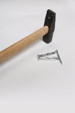 Eski model çekiç, marangozlar için bir zanaat aracı.