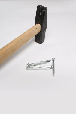 Eski model çekiç, marangozlar için bir zanaat aracı.