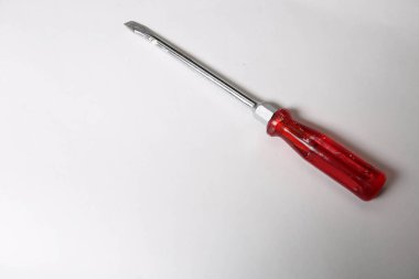 Plastik saplı tornavida.