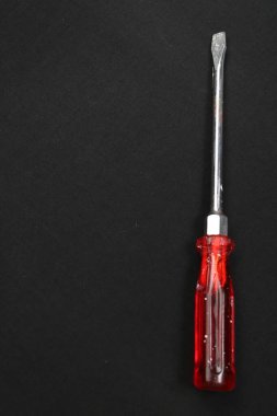 Plastik saplı tornavida.