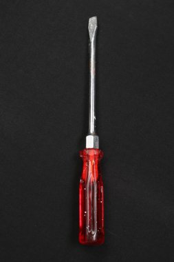 Plastik saplı tornavida.