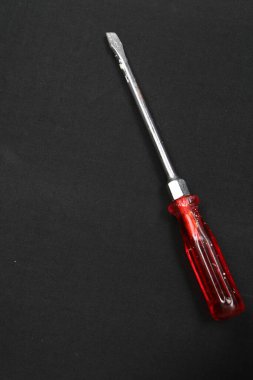 Plastik saplı tornavida.