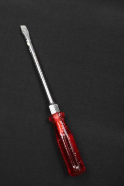 Plastik saplı tornavida.