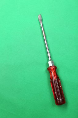 Plastik saplı tornavida.