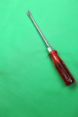 Plastik saplı tornavida.