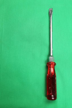 Plastik saplı tornavida.