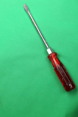 Plastik saplı tornavida.