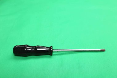 Plastik saplı tornavida.