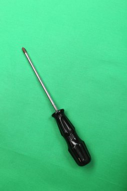 Plastik saplı tornavida.