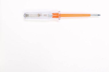 Plastik saplı tornavida.