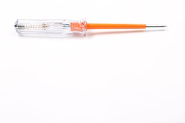 Plastik saplı tornavida.