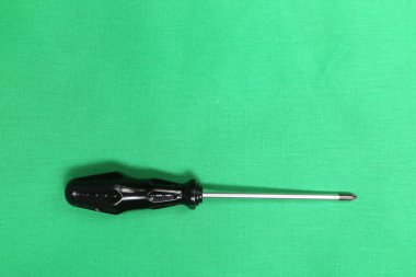 Plastik saplı tornavida.
