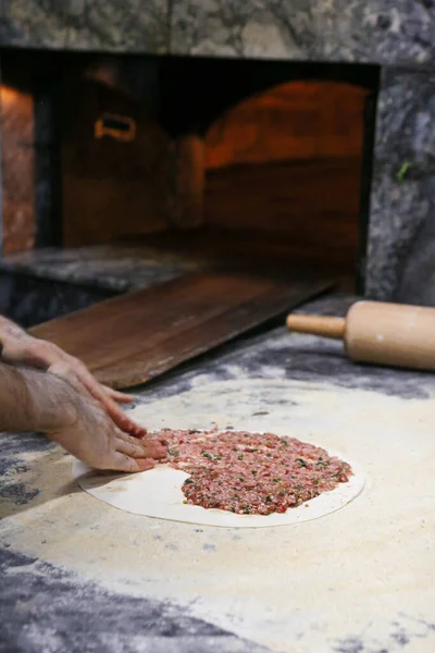 Hacer Una Pizza Turca Lahmacun Comida Rápida Comida Callejera Popular — Foto de Stock