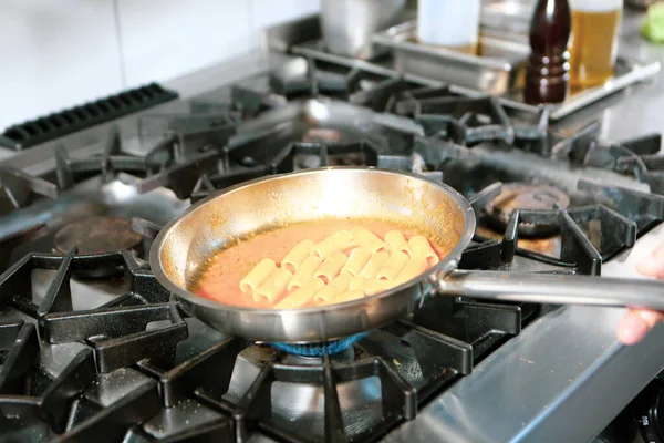 Olla Con Pasta Estufa Fuego Cocinar — Foto de Stock