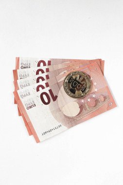 Multi Euro Dolar, farklı türde yeni nesil banknotlar, bitcoin