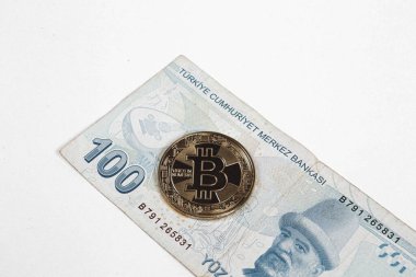 Türk lira banknotları ve bitcoin paraları