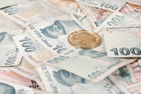 터키어 지폐와 비트코인 — 스톡 사진