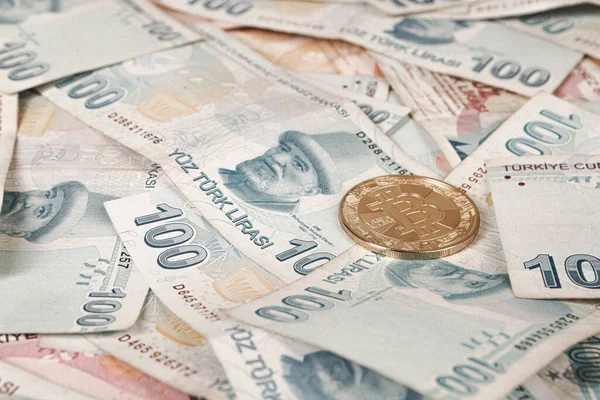 Türk Lira Banknotları Bitcoin Paraları — Stok fotoğraf