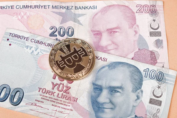 Türkische Lira Banknoten Und Bitcoin Münzen — Stockfoto