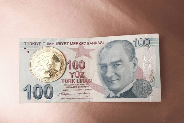 Türkische Lira Banknoten Und Bitcoin Münzen — Stockfoto