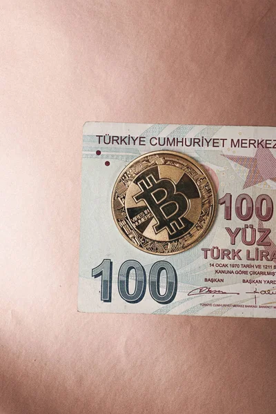 Türkische Lira Banknoten Und Bitcoin Münzen — Stockfoto