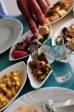 Geleneksel Türk ve Yunan yemek meze masası