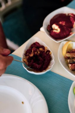 Geleneksel Türk ve Yunan yemek meze masası