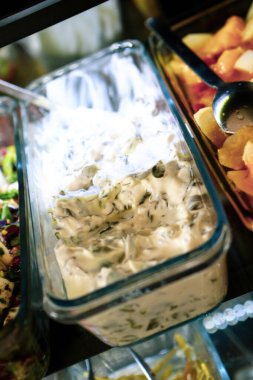 Geleneksel Türk ve Yunan yemek meze masası